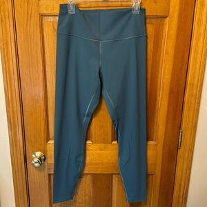 EUC lululemon legging size 12